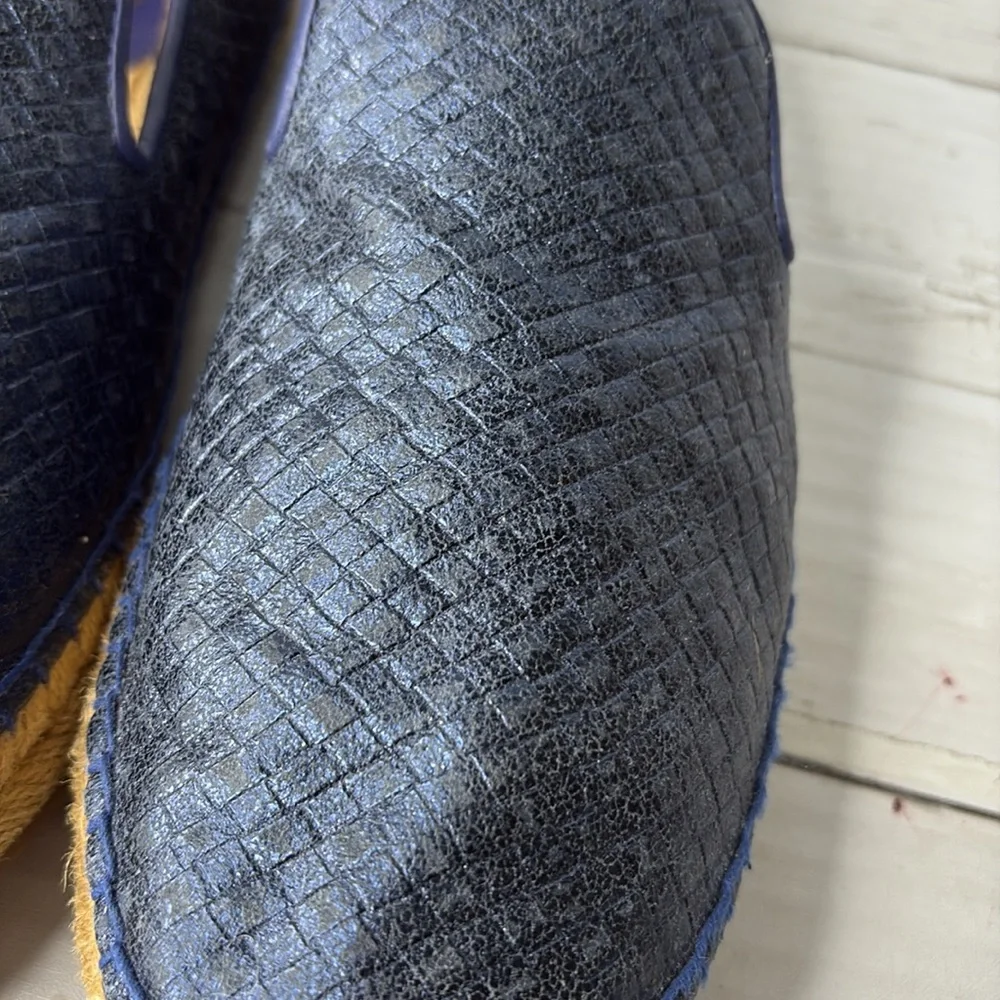 UGG SANDRINNE METALLIC LEATHER BASKET WEAVE BLUE ESPADRILLE